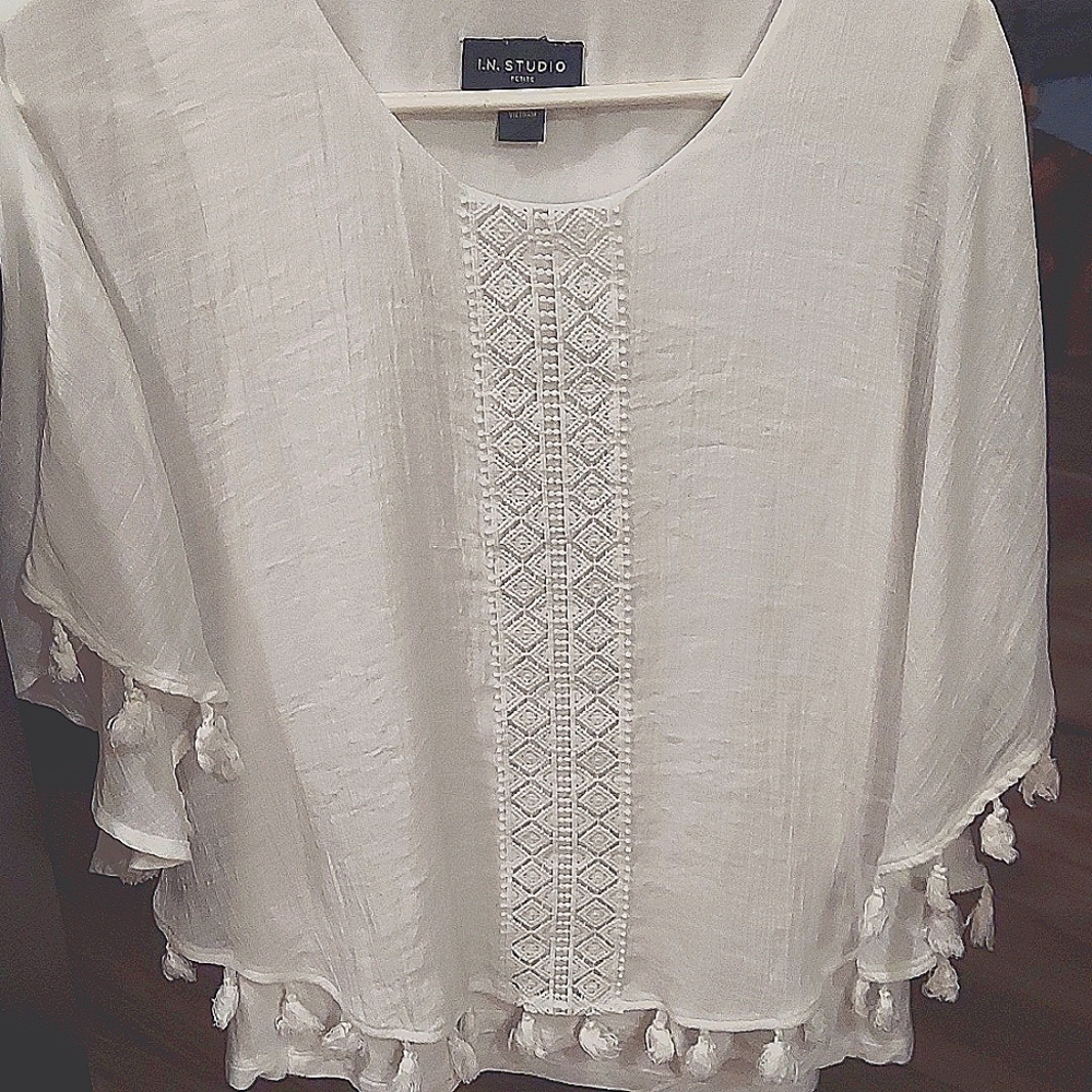 $$Nice Boho style top! Excellent condition..never worn, size large